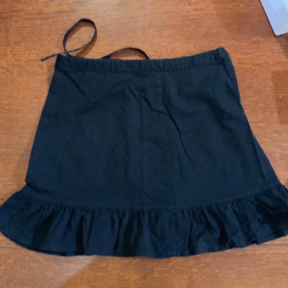 Black short skirt.  Size L.
